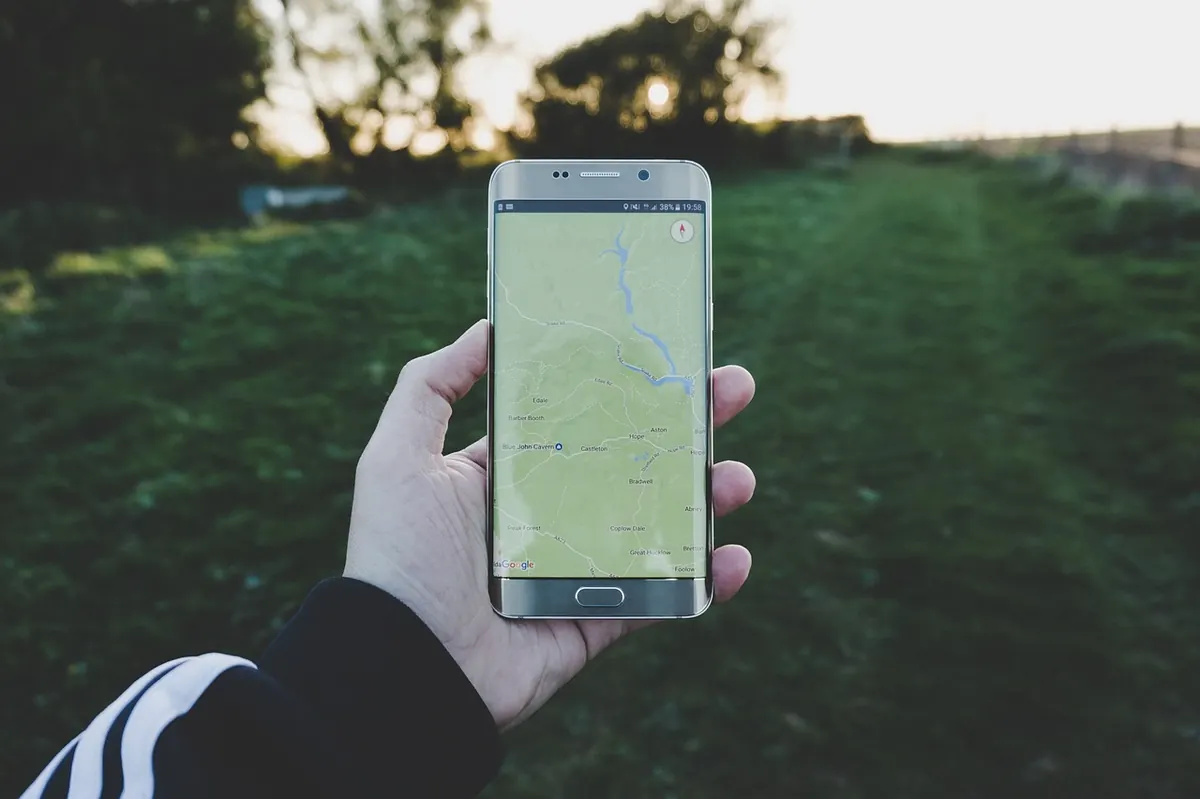 GPS vs Paper Maps: Which Navigation Should You Rely On in the UK Hills?